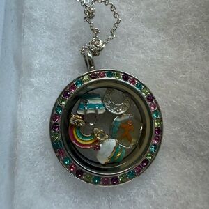 Elegant Silver Pendant Necklace